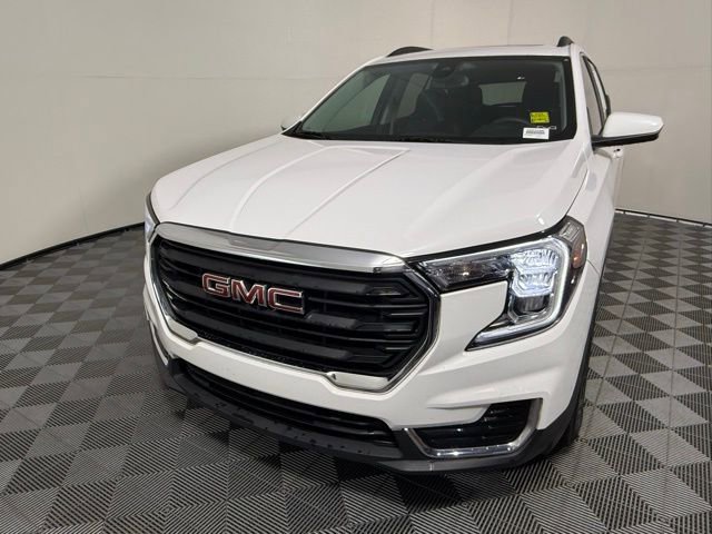 Used 2022 GMC Terrain SLE w/ Driver Convenience Package image 2