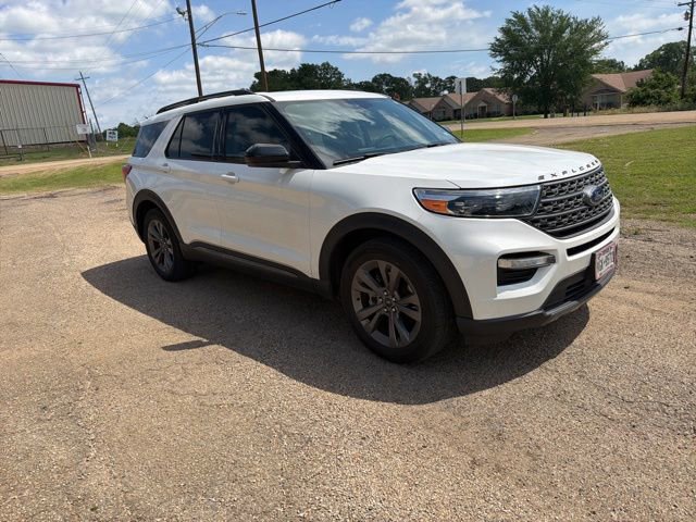 Used 2024 Ford Explorer XLT w/ Equipment Group 202A RWD image 2