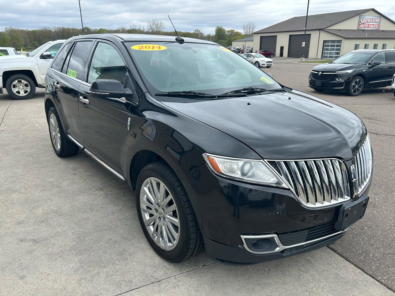 Used 2014 Lincoln MKX AWD w/ Equipment Group 101A image 3