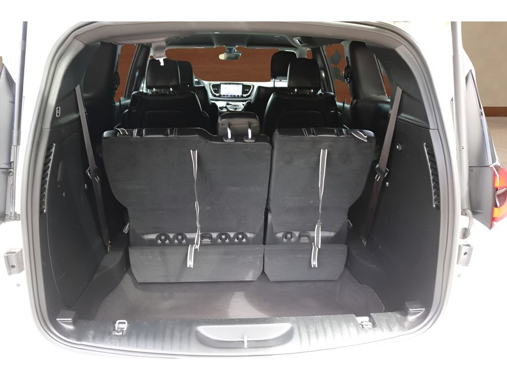 Used 2025 Chrysler Pacifica Select FWD image 18