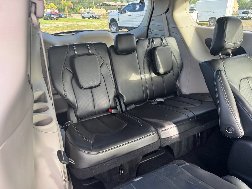 Used 2024 Chrysler Pacifica Limited FWD image 23