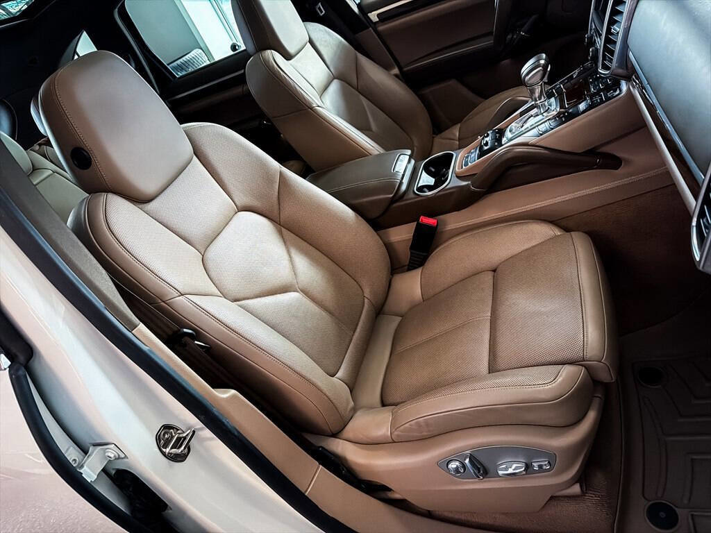 Used 2013 Porsche Cayenne S image 29