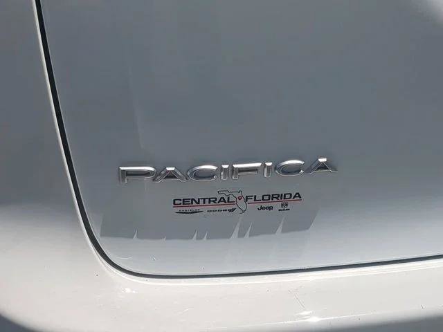 Certified 2023 Chrysler Pacifica Pinnacle FWD image 13