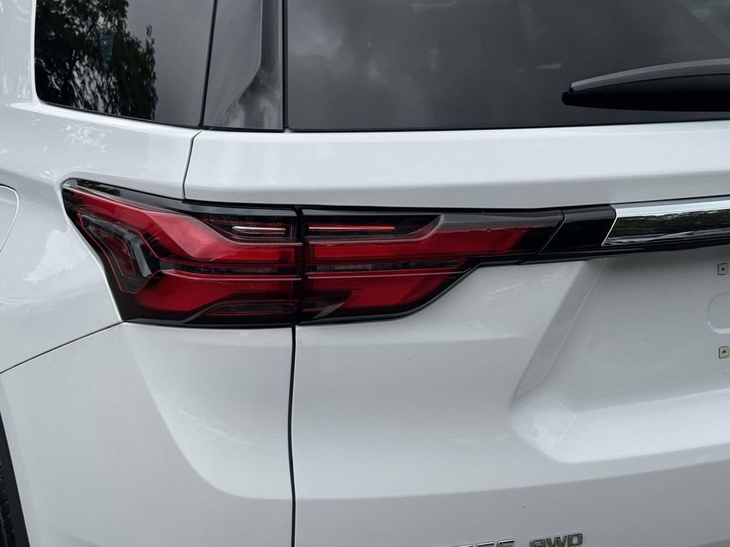 Used 2023 Chevrolet Traverse LS w/ Safety Package AWD/4WD image 13