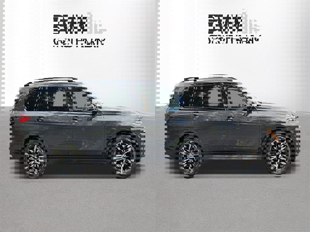 New 2026 BMW X7 M60i image 3