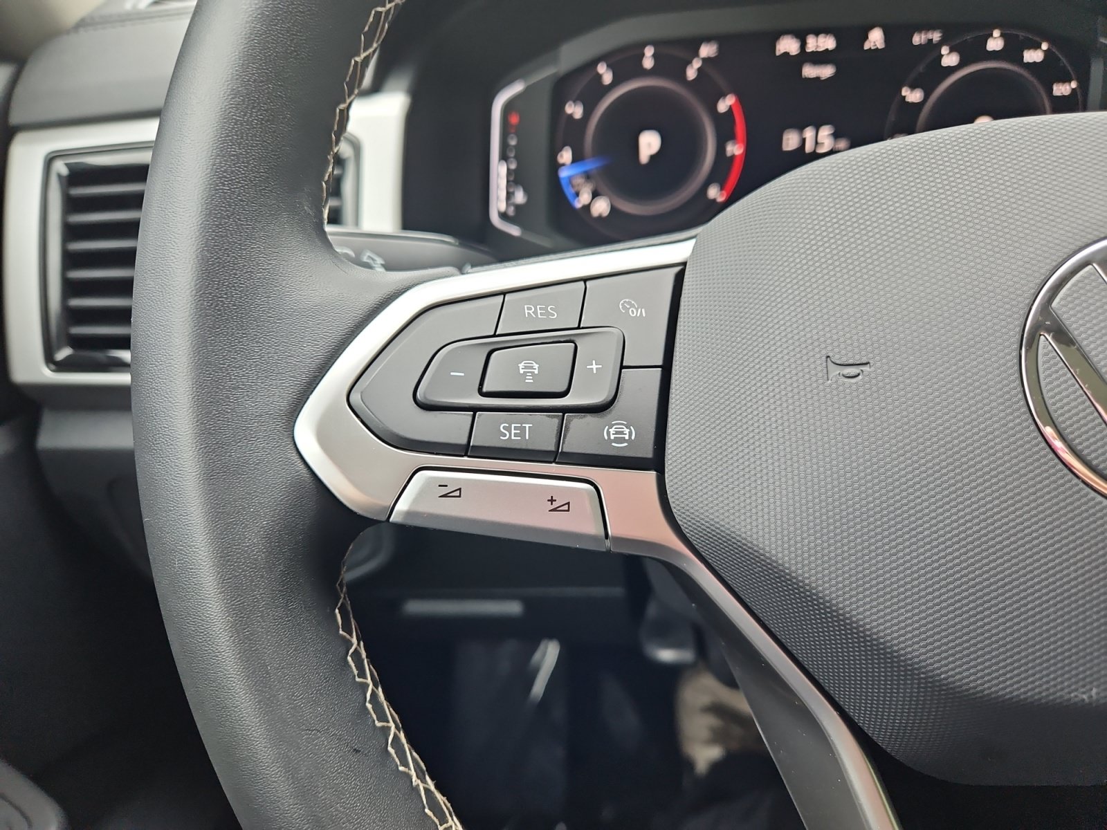Used 2022 Volkswagen Atlas SE AWD/4WD image 25