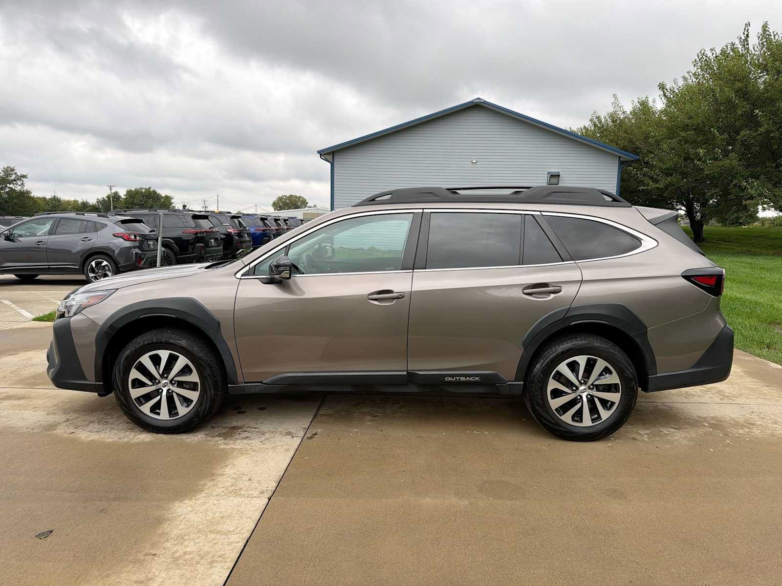 Certified 2024 Subaru Outback Premium AWD/4WD image 3