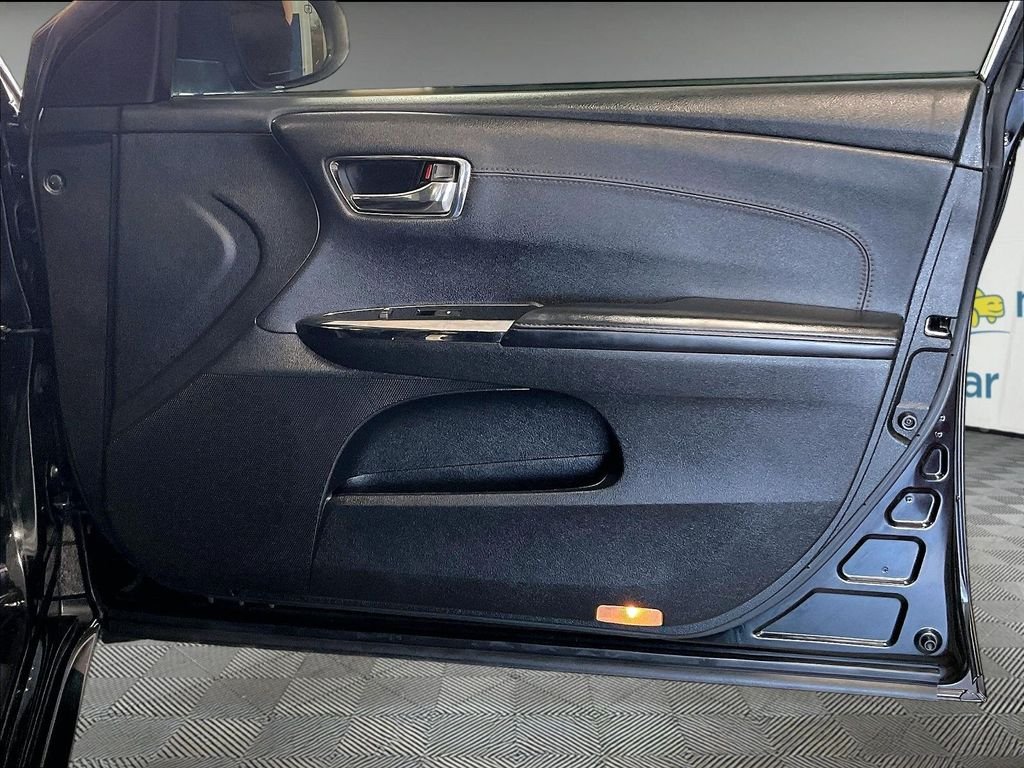 Used 2018 Toyota Avalon XLE FWD image 12