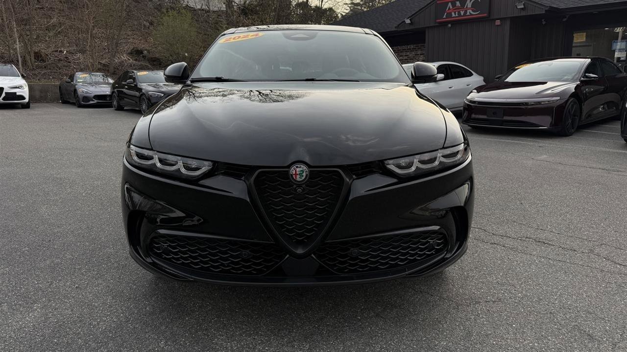 Used 2024 Alfa Romeo Tonale Veloce w/ Active Assist Package AWD/4WD image 11