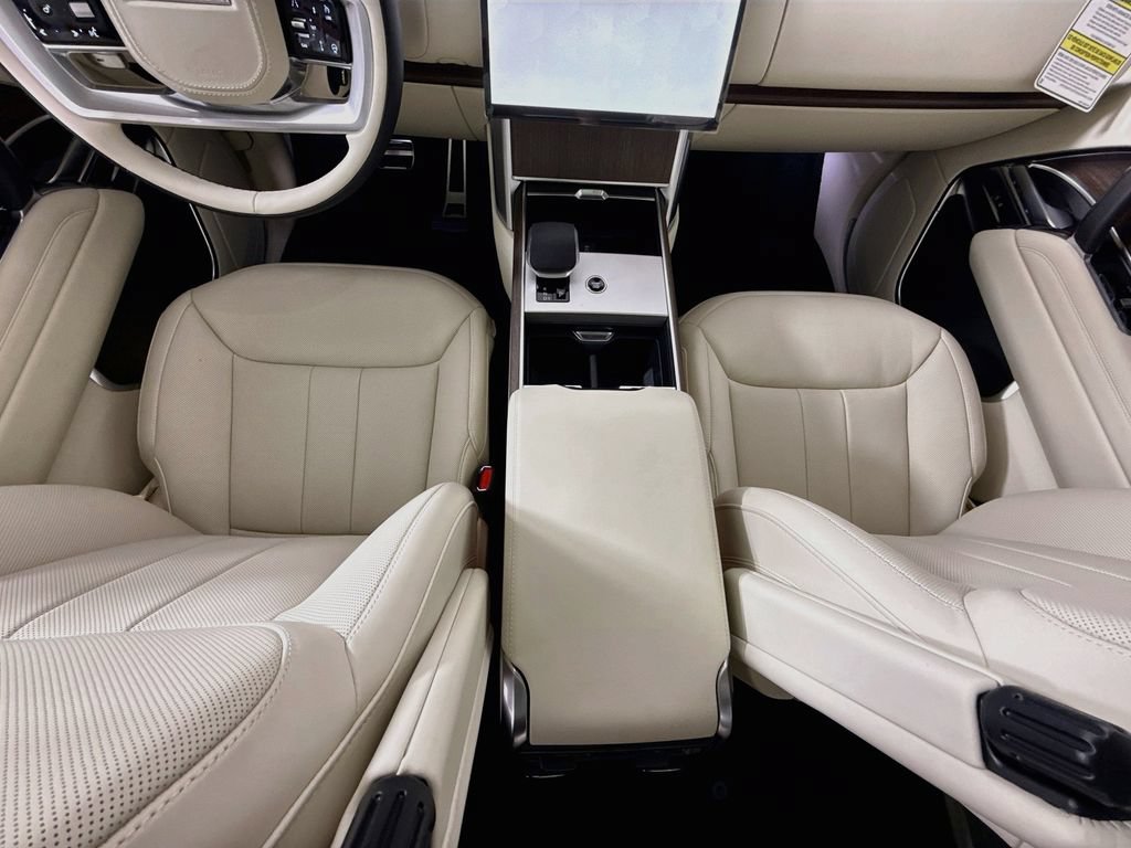 New 2026 Land Rover Range Rover Long Wheelbase SE AWD/4WD image 17