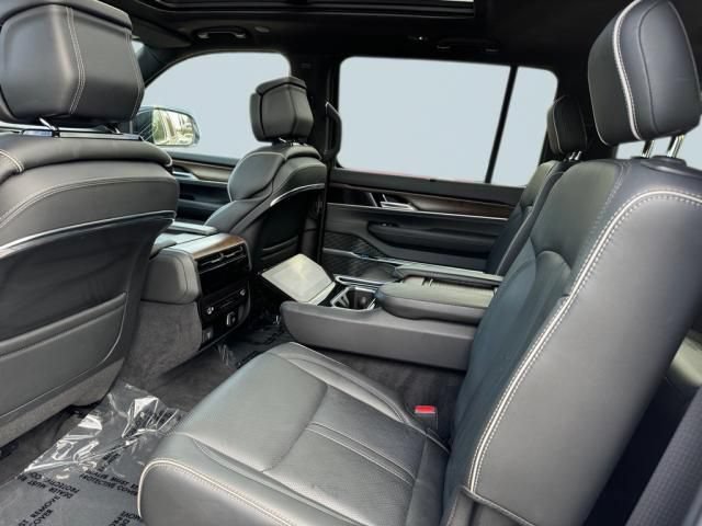 Used 2023 Jeep Grand Wagoneer L Series II AWD/4WD image 6