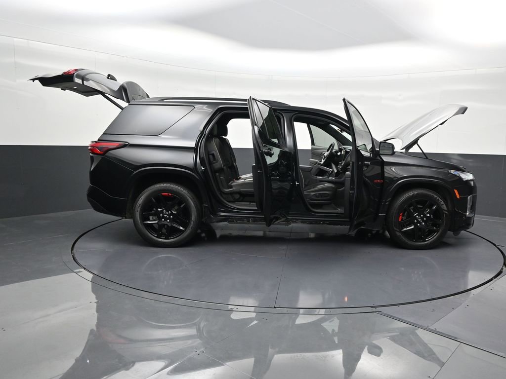 Used 2023 Chevrolet Traverse Premier w/ Redline Edition image 39