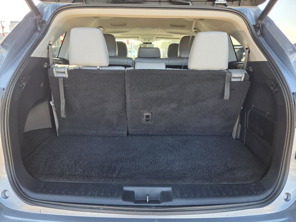 Used 2022 Toyota Highlander XLE FWD image 31