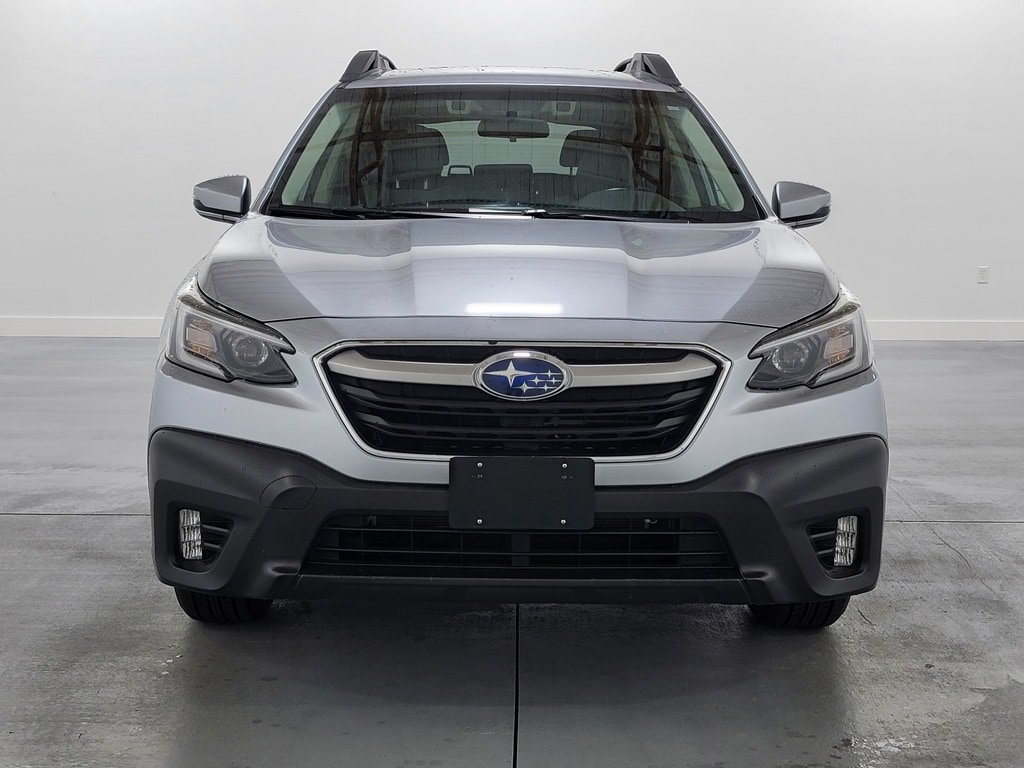 Used 2022 Subaru Outback Premium AWD/4WD image 3