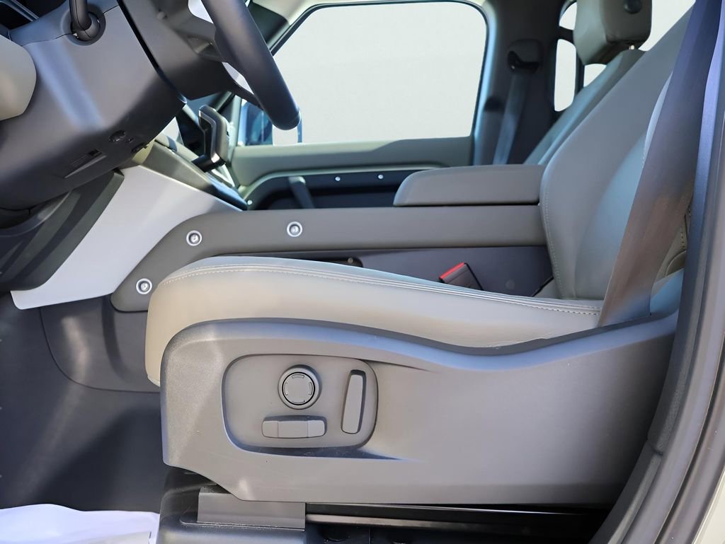 Used 2024 Land Rover Defender 110 SE image 37