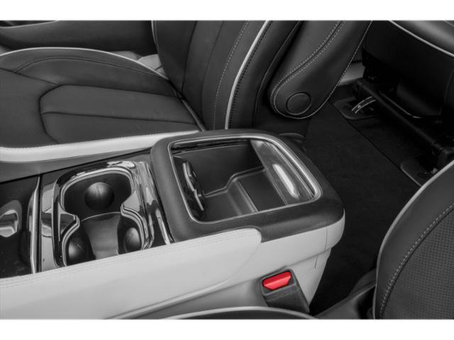 Certified 2022 Chrysler Pacifica Limited w/ Uconnect Theater Family Group FWD image 14