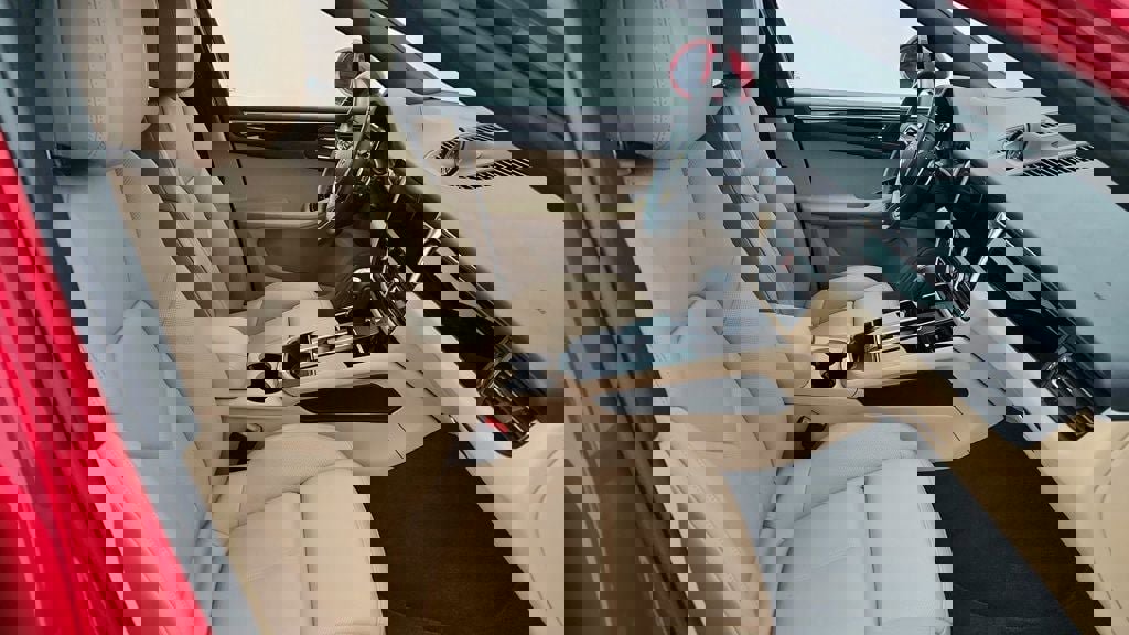 Used 2024 Porsche Macan Base w/ Premium+ Pkg, 21   Whe image 24