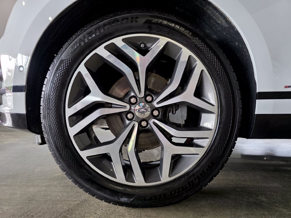 Used 2019 Land Rover Range Rover Velar R-Dynamic SE AWD/4WD image 28