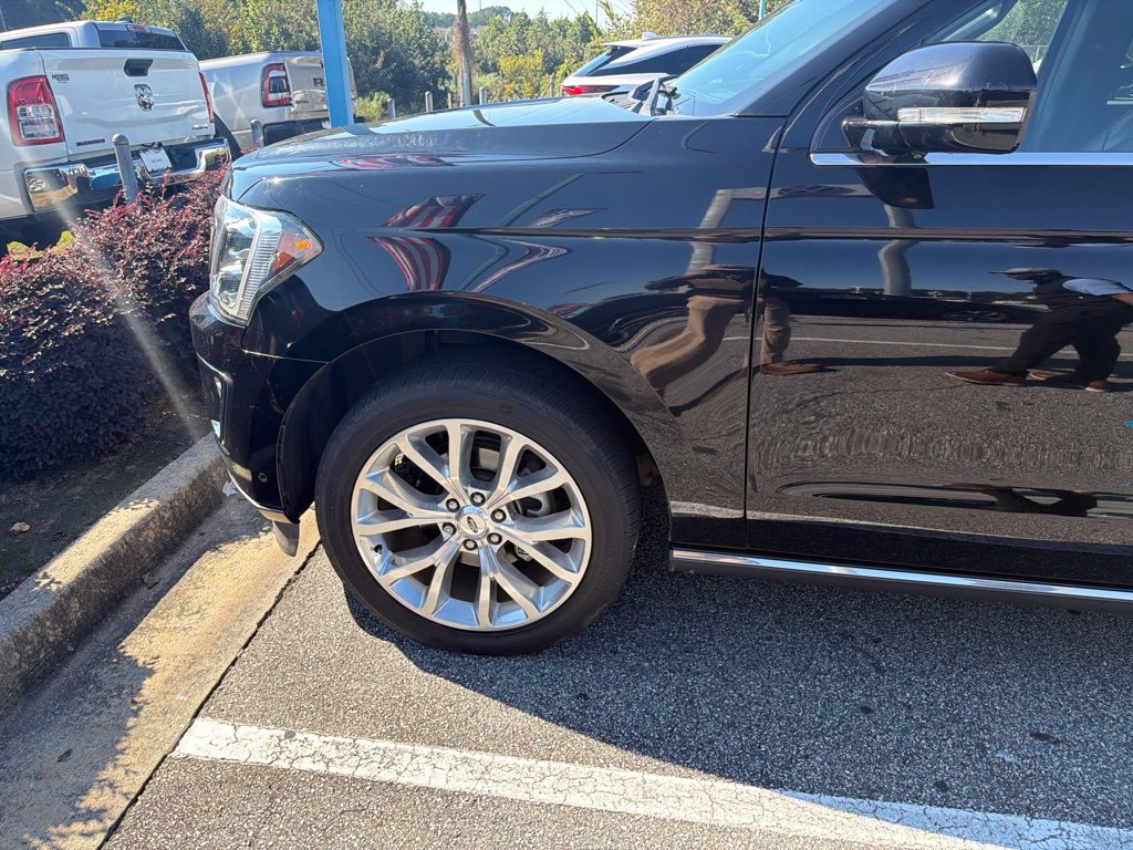 Used 2018 Ford Expedition Limited w/ Equipment Group 302A AWD/4WD image 5