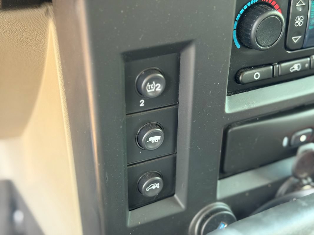 Used 2005 HUMMER H2 w/ Preferred Equipment Group AWD/4WD image 23