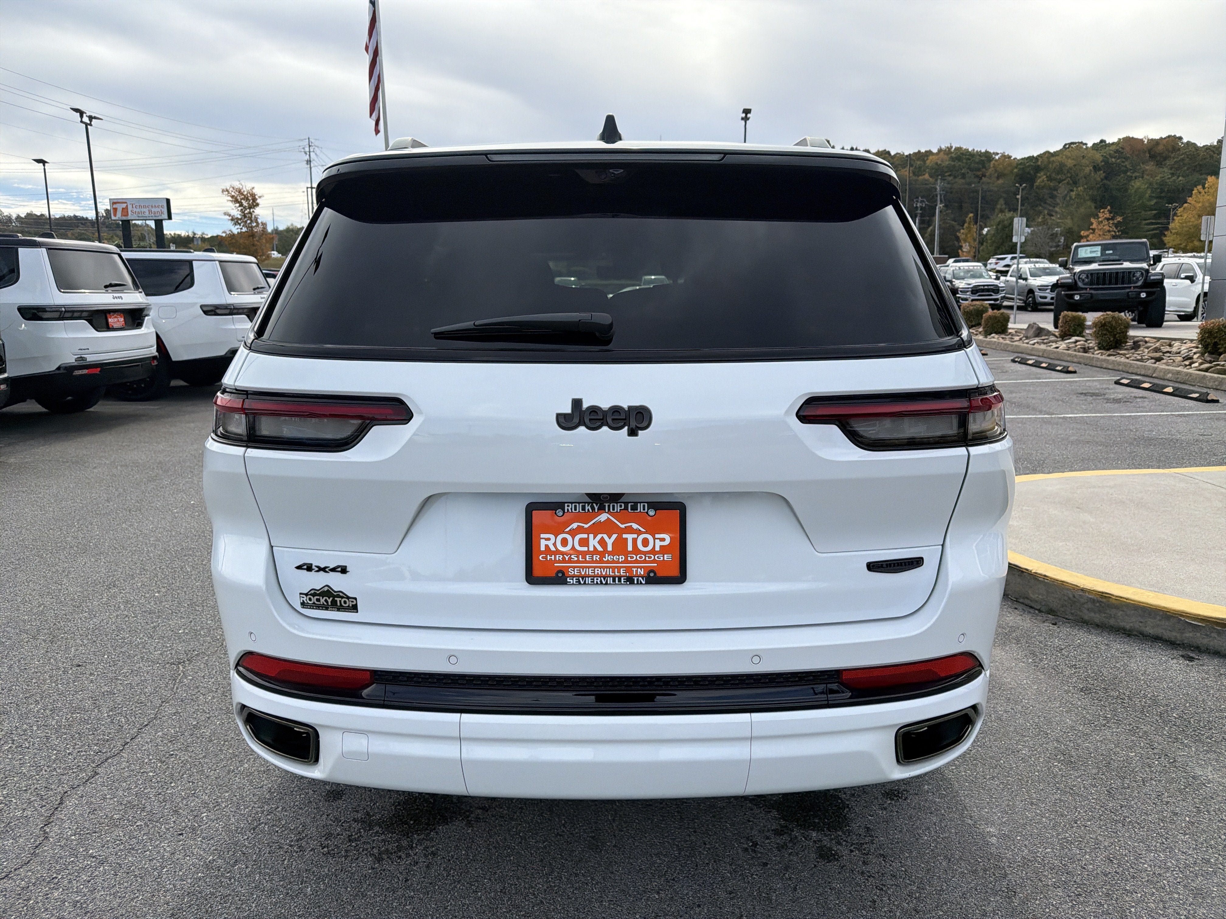 Used 2025 Jeep Grand Cherokee L Summit AWD/4WD image 8