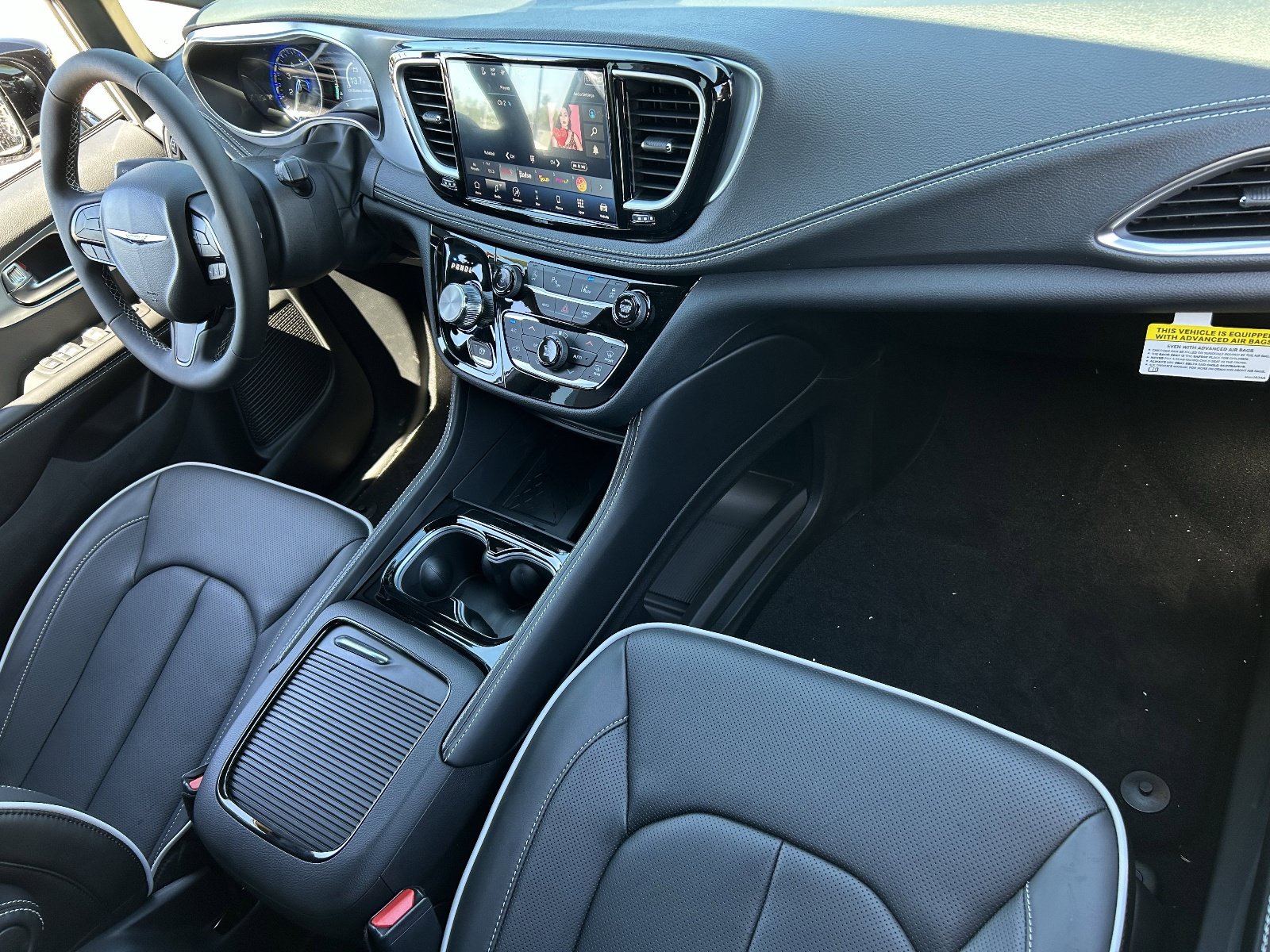 New 2026 Chrysler Pacifica Limited w/ S Appearance Package FWD image 10