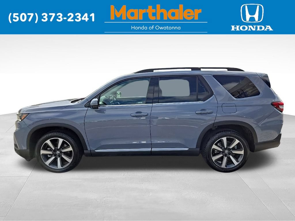 Used 2025 Honda Pilot Touring image 2
