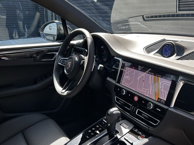 Certified 2025 Porsche Macan image 19