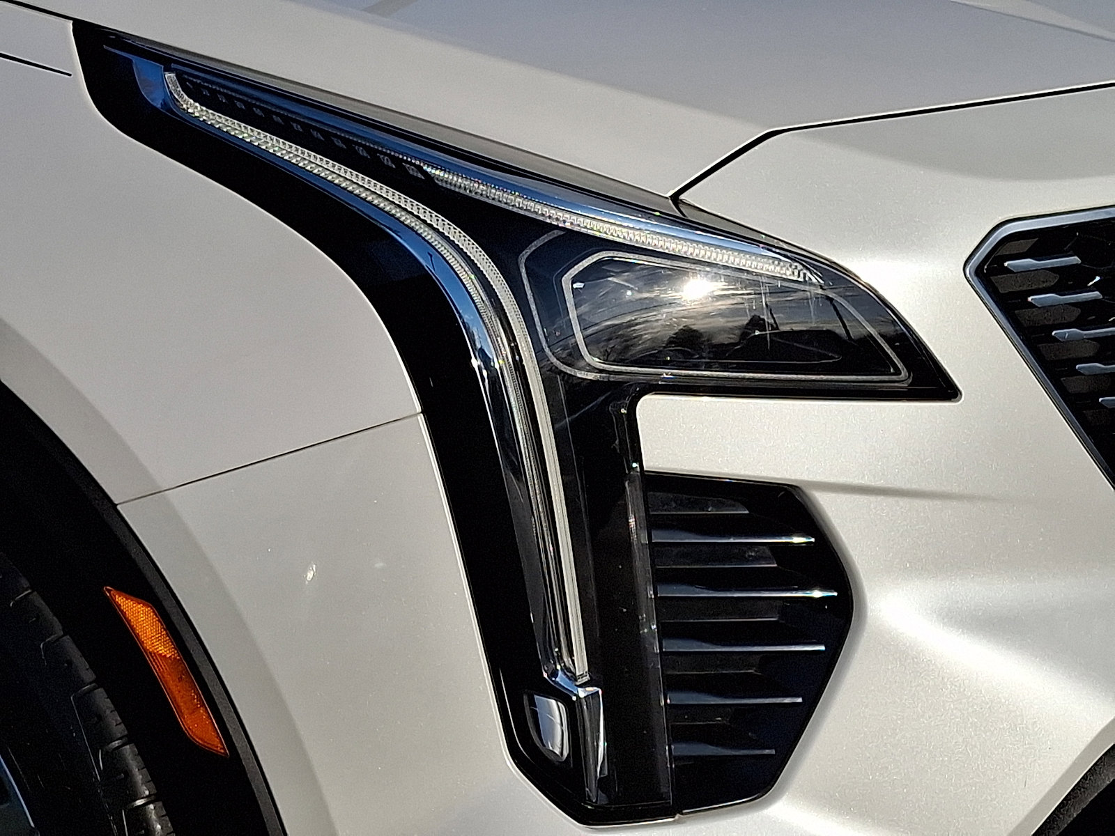 Used 2020 Cadillac XT4 Premium Luxury w/ Technology Package image 9