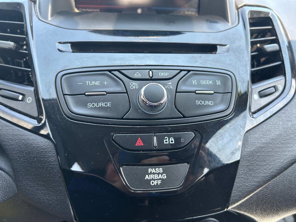 Used 2015 Ford Fiesta SE image 28