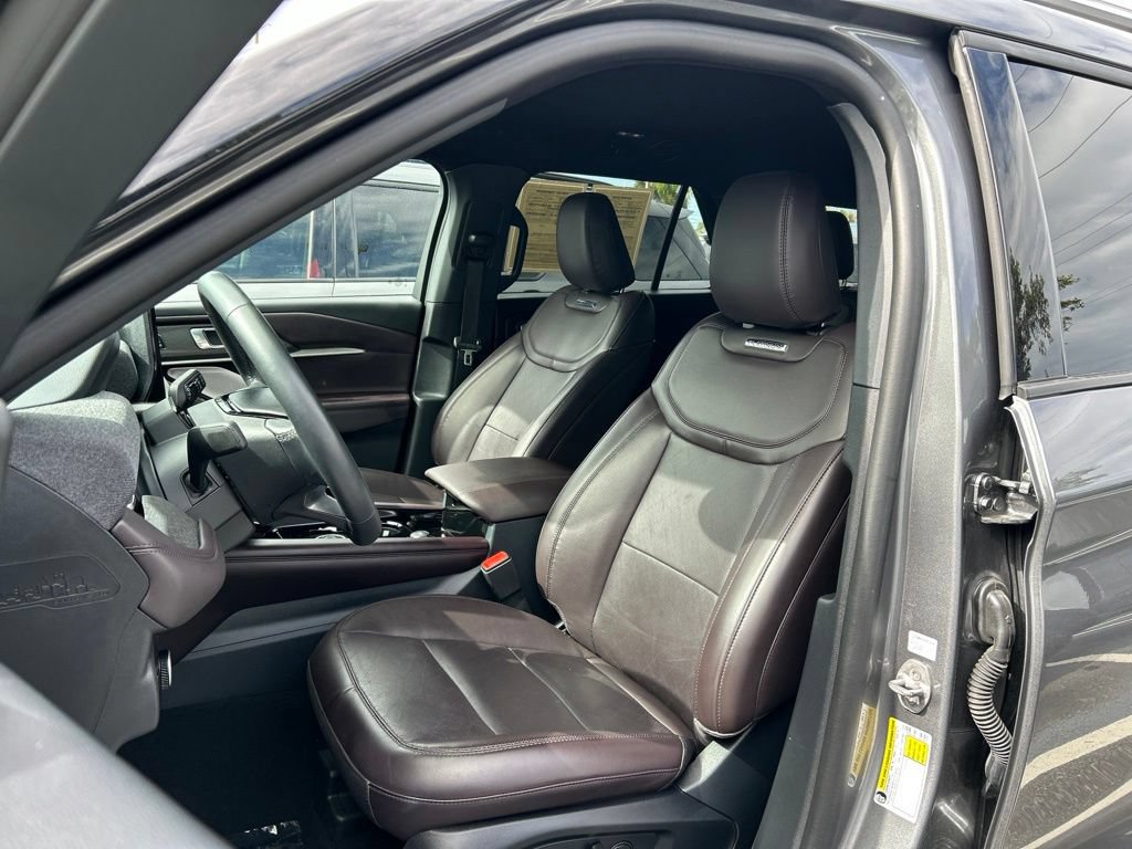 Used 2026 Ford Explorer Platinum RWD image 19