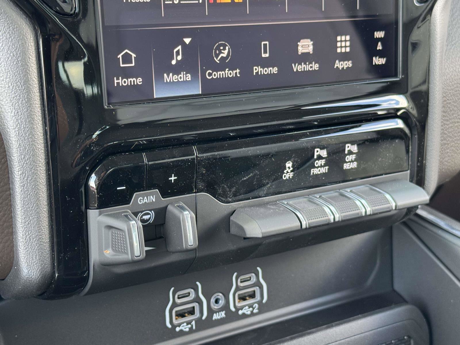 New 2026 RAM 1500 Laramie AWD/4WD image 6