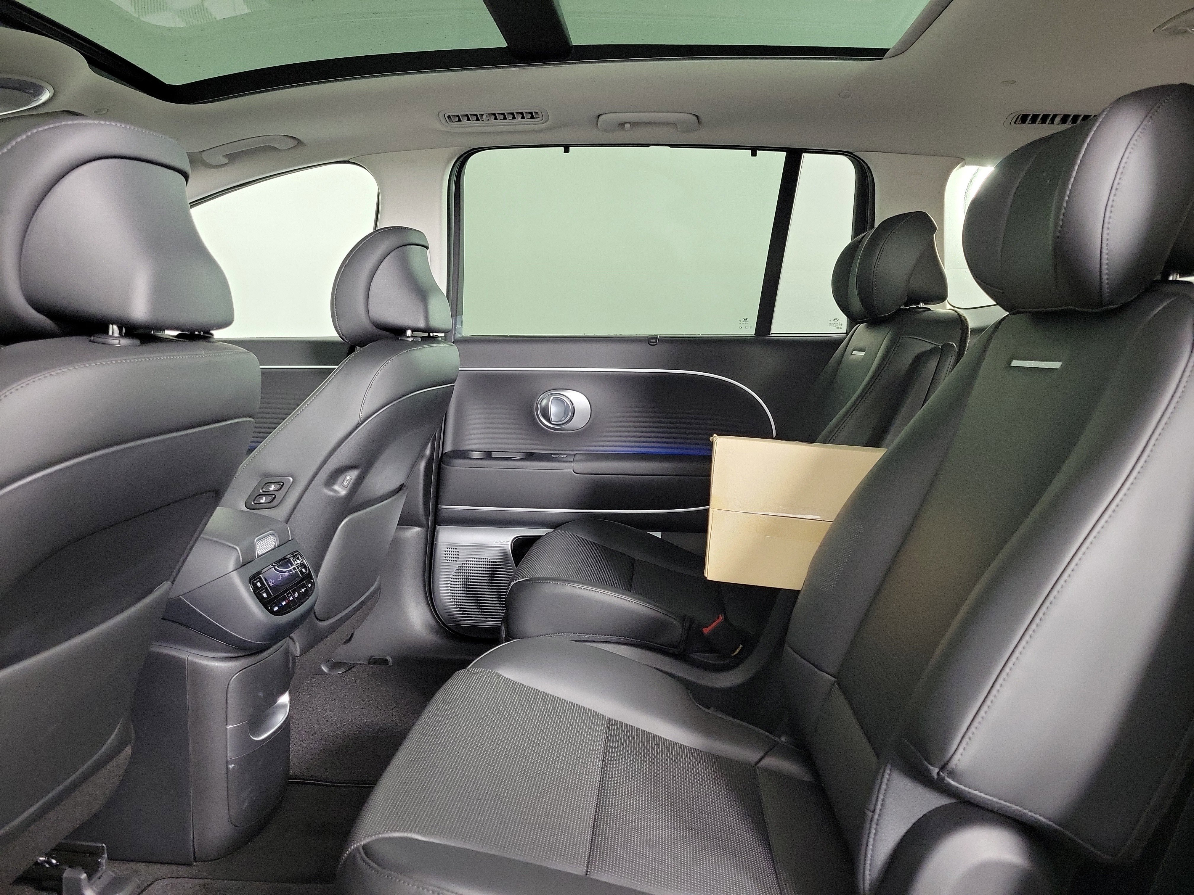 New 2026 Hyundai Ioniq 9 Limited image 30