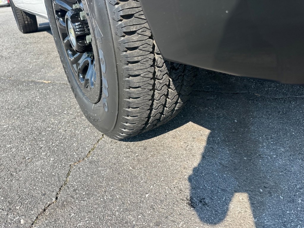 Used 2011 Chevrolet Express 1500 AWD w/ Power Package image 11