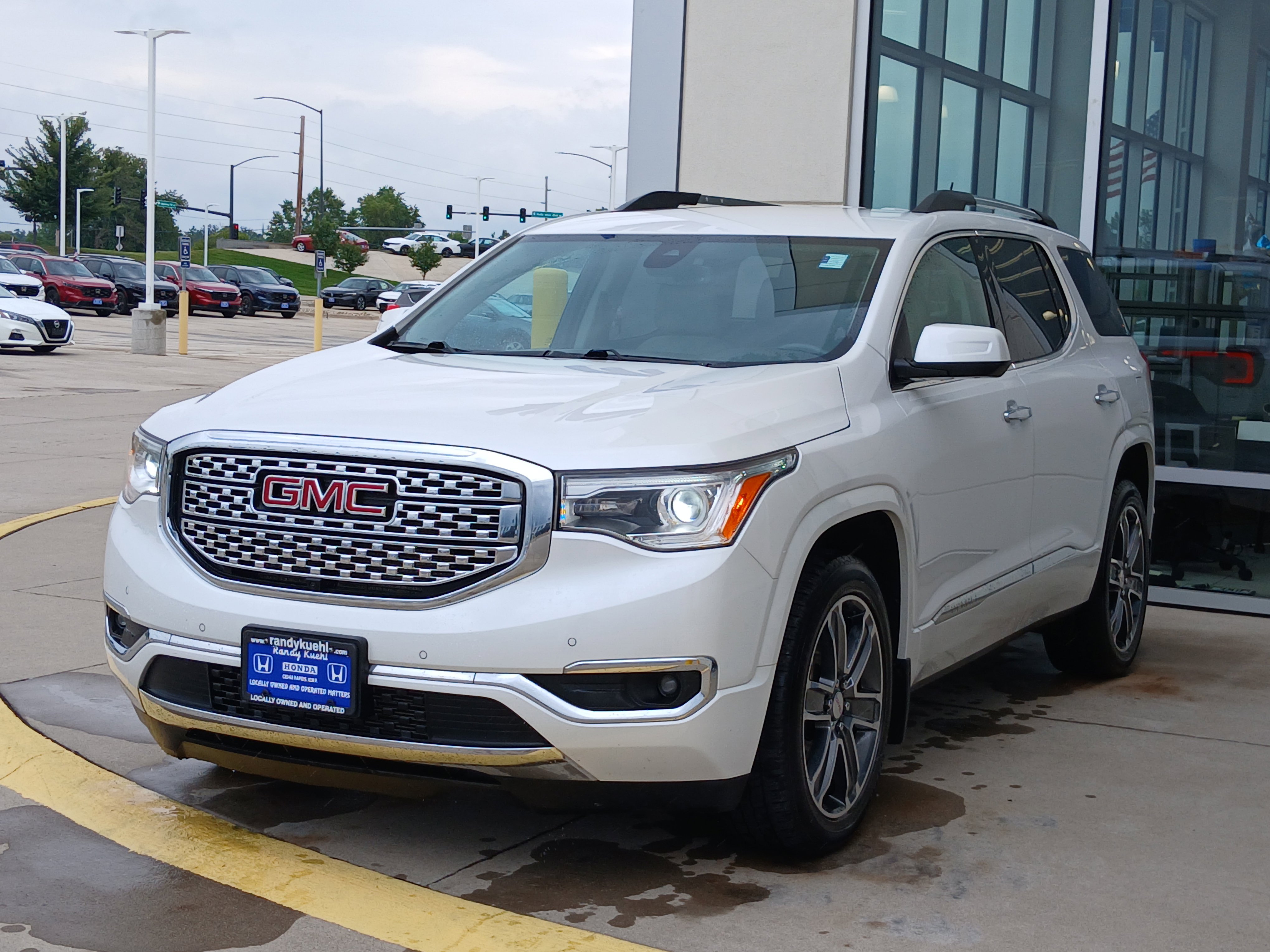 Used 2017 GMC Acadia Denali w/ Technology Package image 3