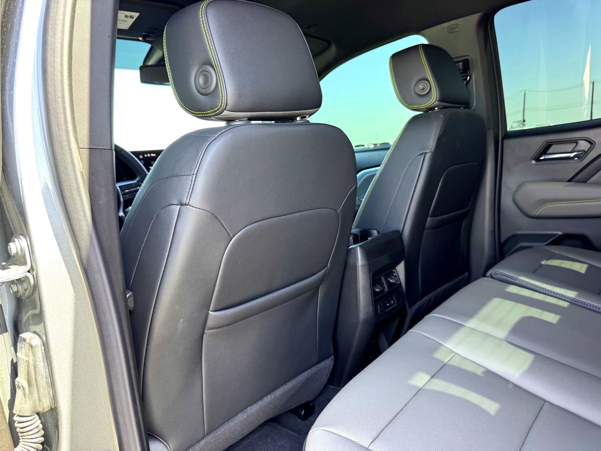 Used 2026 Chevrolet Colorado ZR2 w/ Technology Package image 17