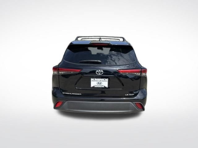 Used 2023 Toyota Highlander LE AWD/4WD image 4