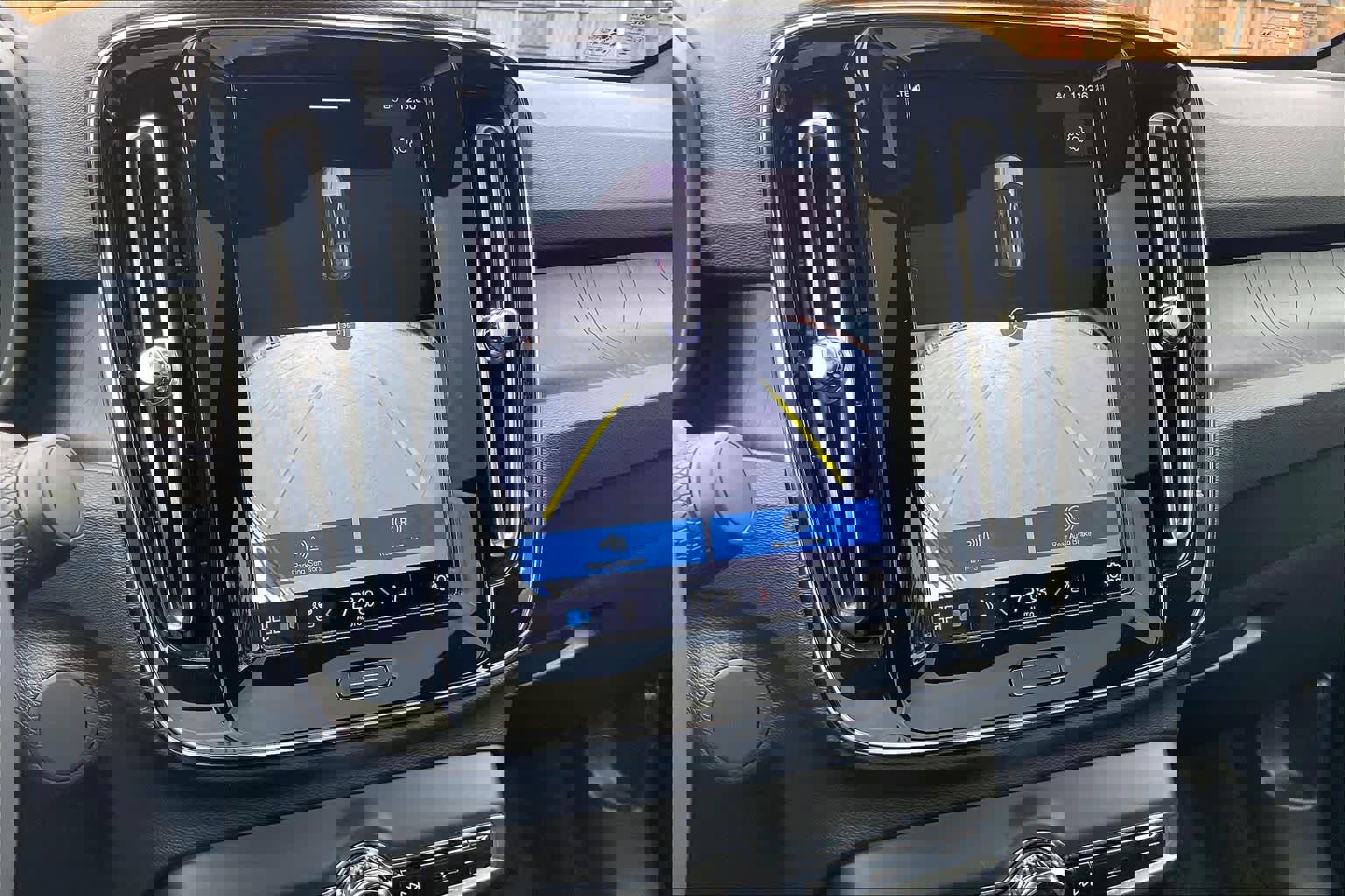 Used 2023 Volvo C40 P8 Recharge Plus w/ Climate Package image 24