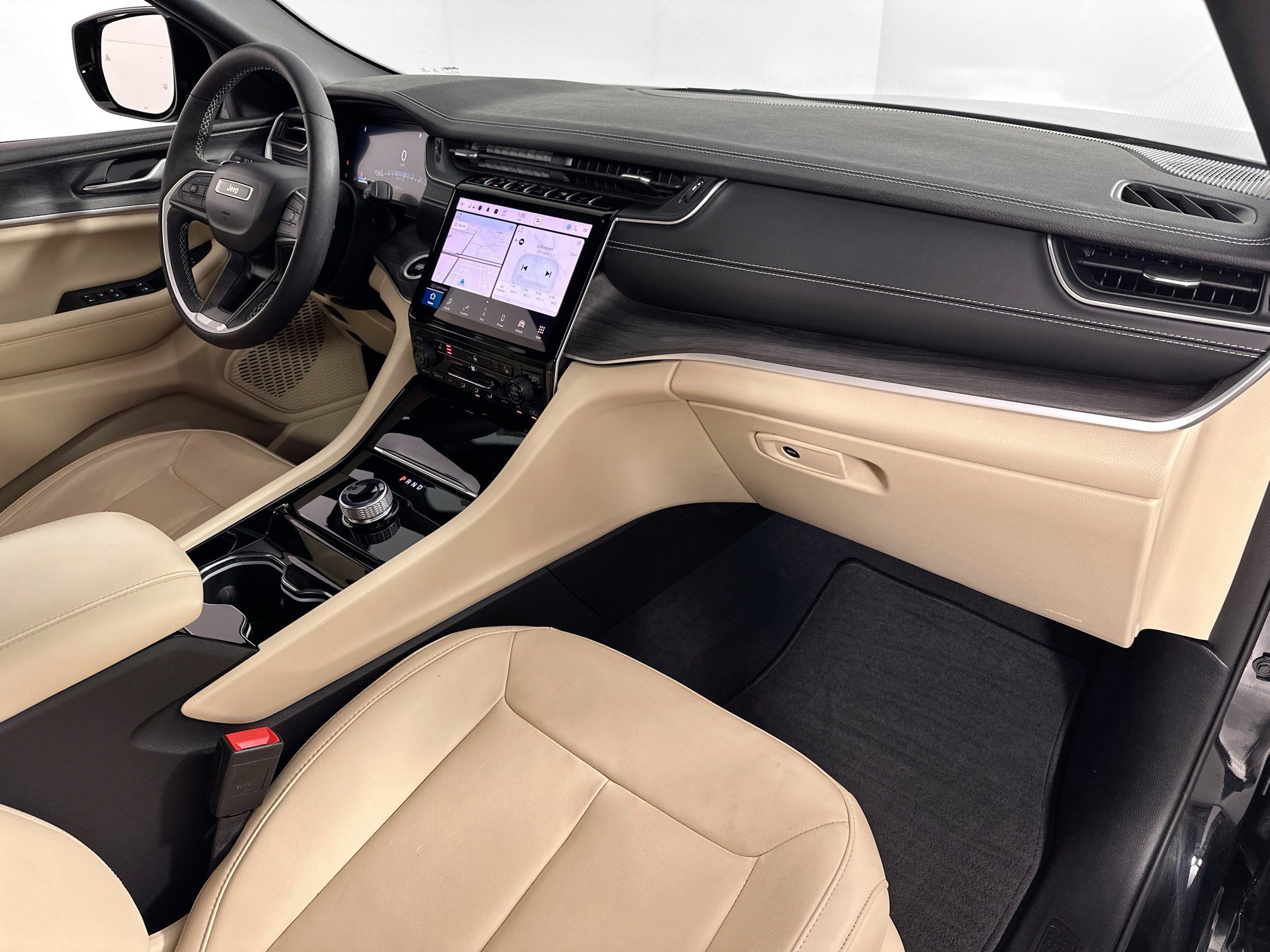 Used 2023 Jeep Grand Cherokee Limited w/ Black Appearance Package image 28