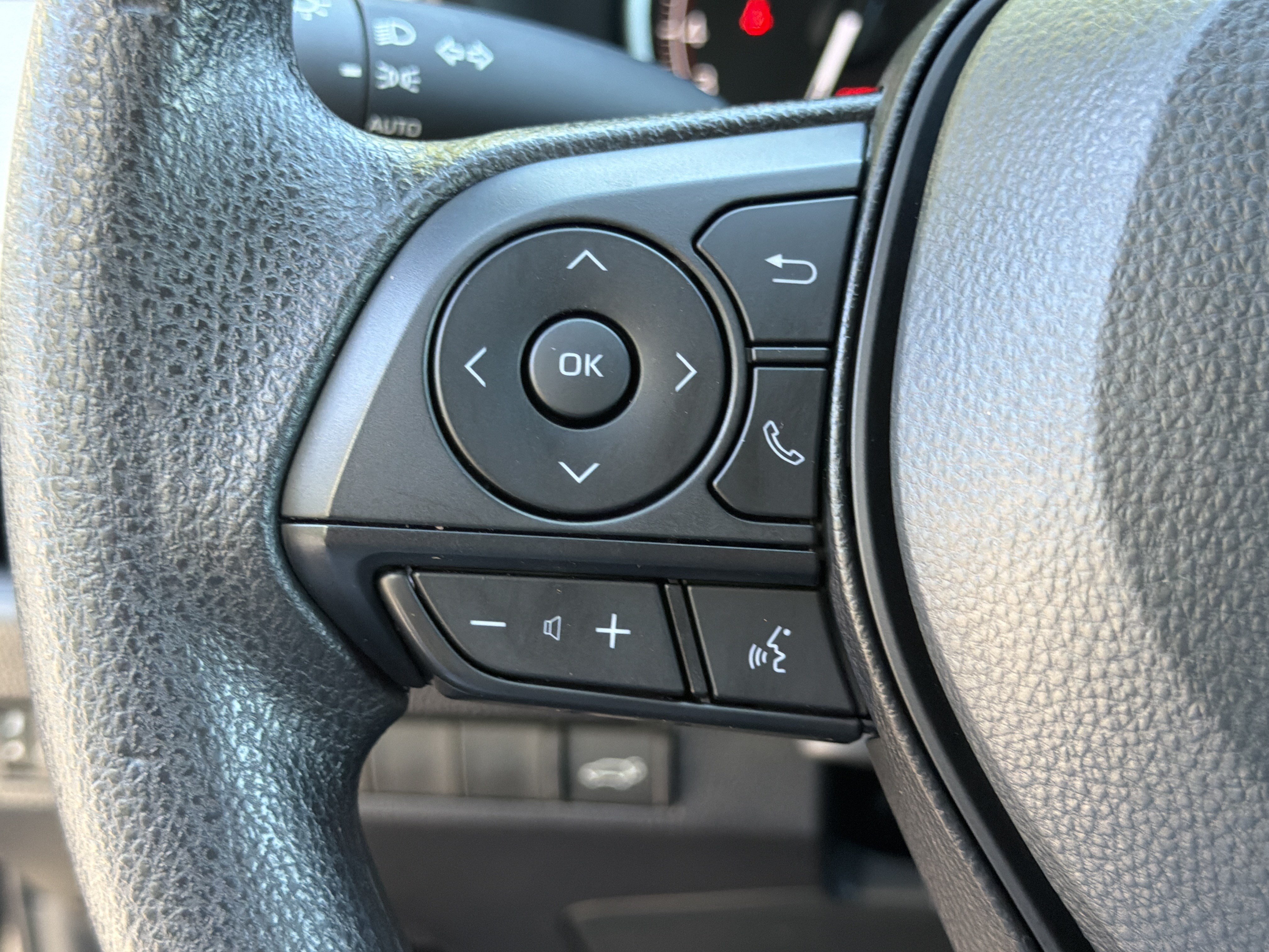 Used 2025 Toyota RAV4 XLE w/ Convenience Package FWD image 25