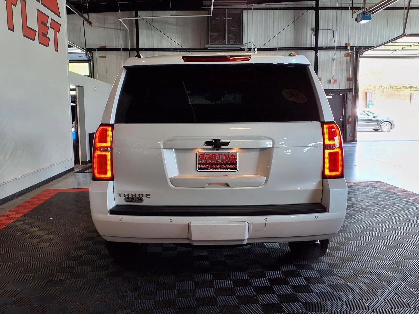 Used 2018 Chevrolet Tahoe LT w/ LT Signature Package AWD/4WD image 5