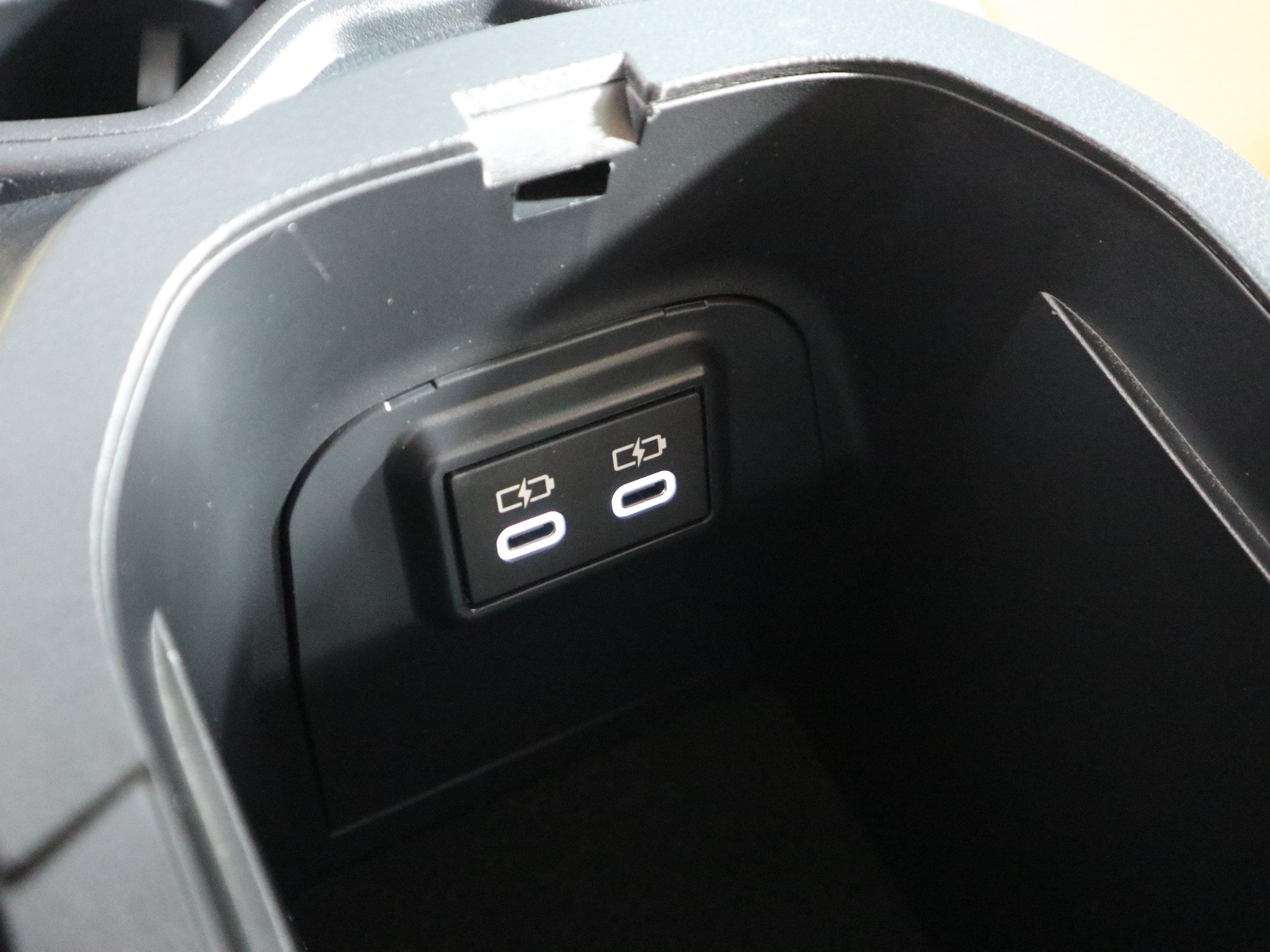 Used 2025 Toyota RAV4 LE AWD/4WD image 33