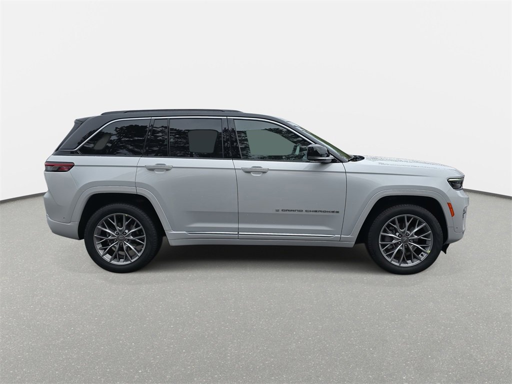 New 2025 Jeep Grand Cherokee Summit w/ Luxury Tech Group V image 4