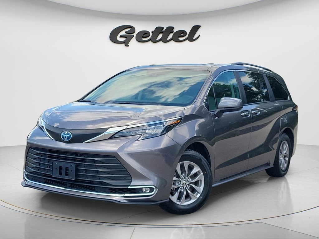 Certified 2024 Toyota Sienna XLE FWD video 1