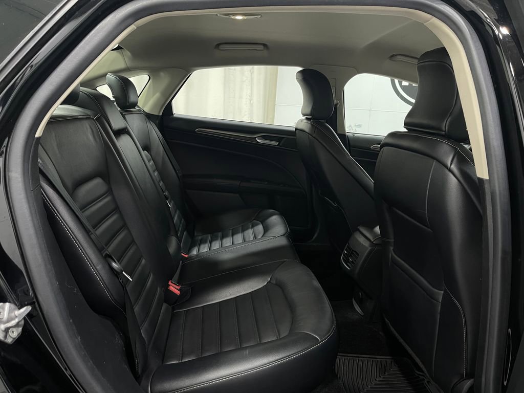 Used 2017 Ford Fusion SE w/ Fusion SE Technology Package image 27