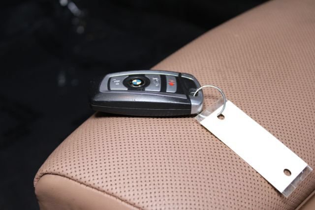 Used 2015 BMW 750Li xDrive AWD/4WD image 18