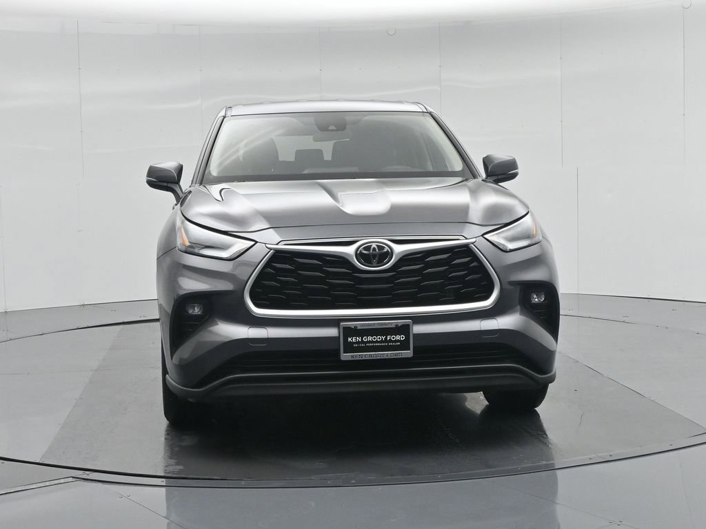 Used 2024 Toyota Highlander LE image 31