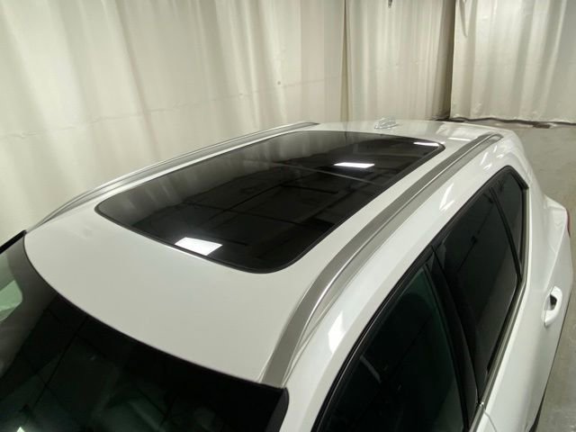 Used 2025 Volvo XC40 B5 Core AWD/4WD image 6