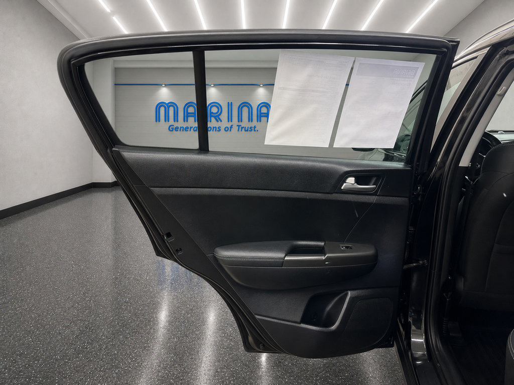 Used 2018 Kia Sportage LX w/ LX Technology Package FWD image 23