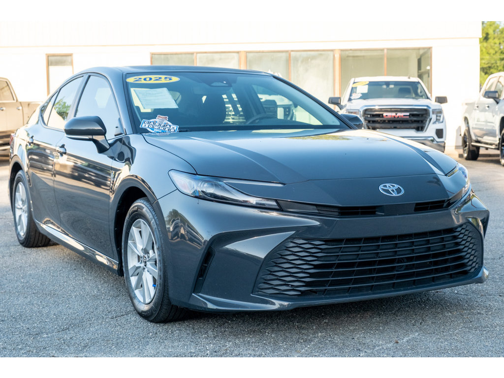 Used 2025 Toyota Camry LE FWD image 32